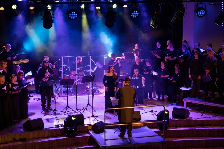 Antonio Vivaldi Gloria in rock "Gaisma, kas dārd"